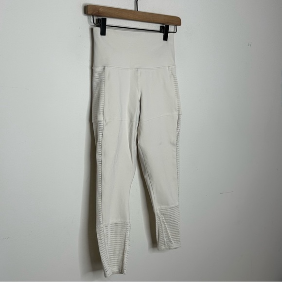 Alo Yoga Off The Grid Capri Color Bone Size Small - Picture 5 of 14